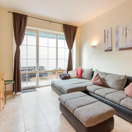 Apartment Bright Near With Storage *