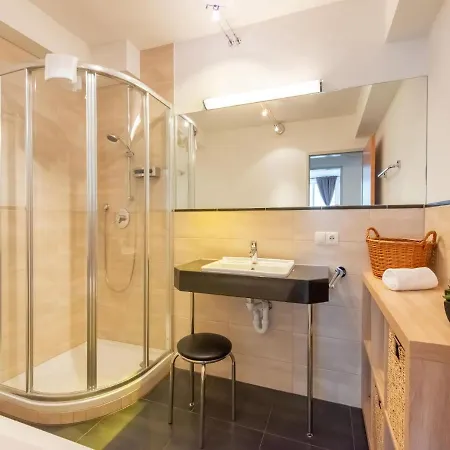 Apartment Bright Near With Storage