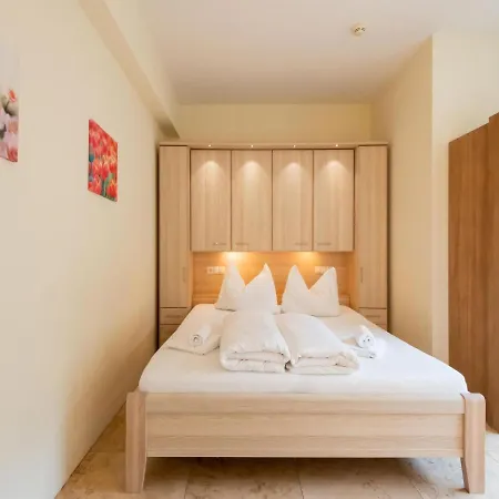 Bright Near With Storage Solden